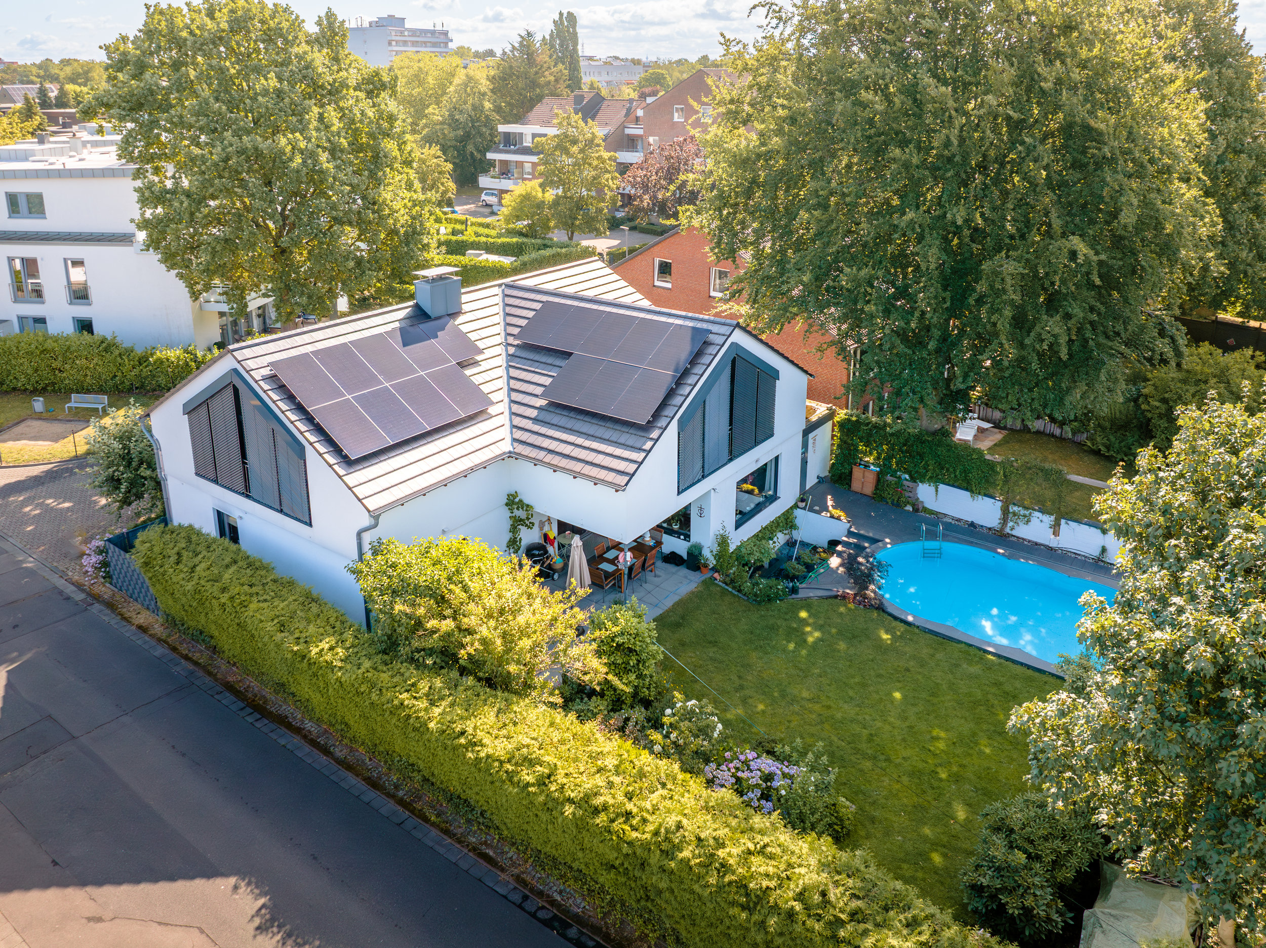 evoyo Kunden Solaranlage bei strahlendem Sonnenschein.