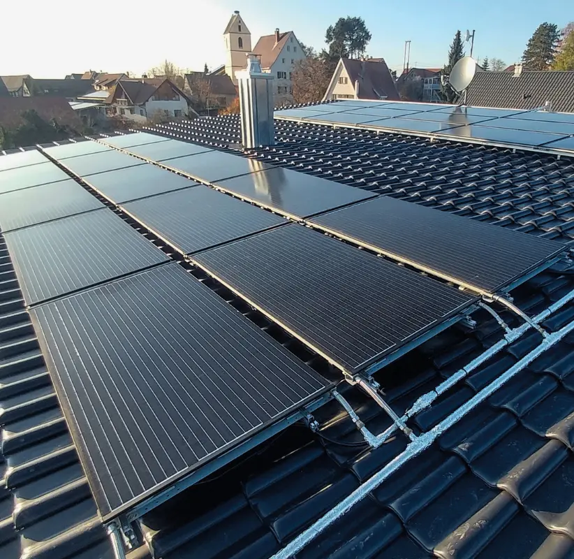 PVT Module von Triple Solar auf einem Haus - Made in Europa