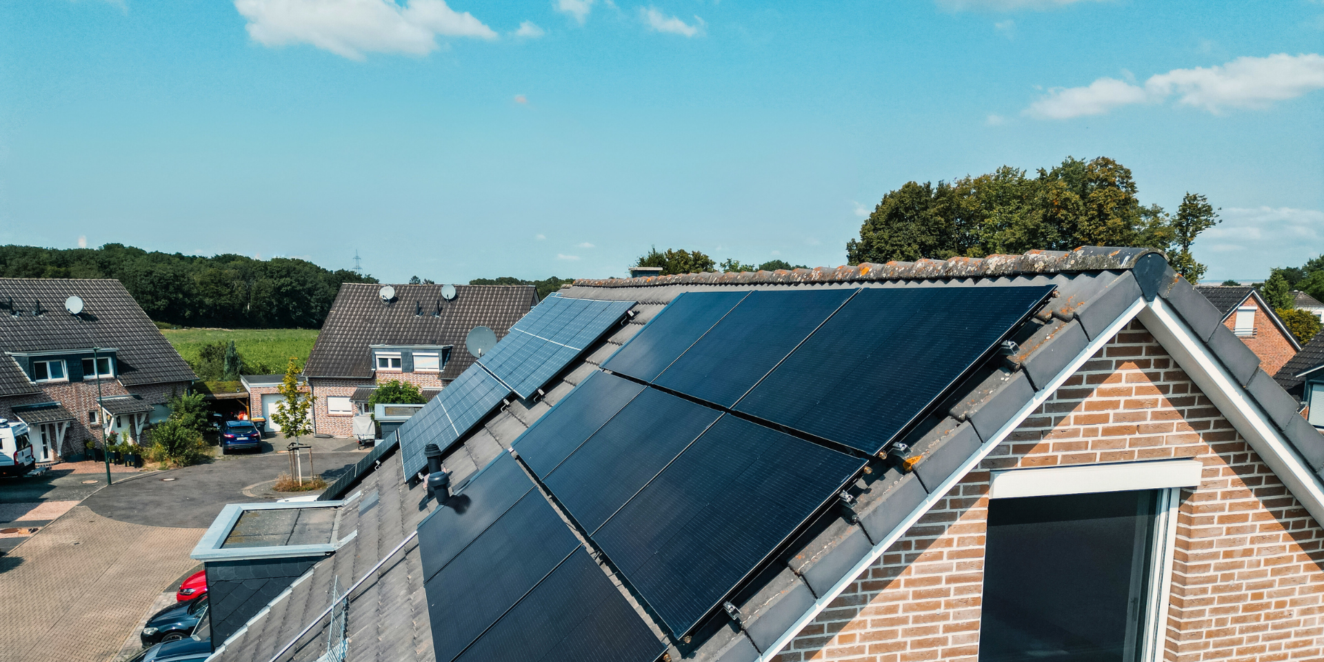 TripleSolar PVT-Anlage mit Wärmepumpe für Strom und Wärme vom Dach