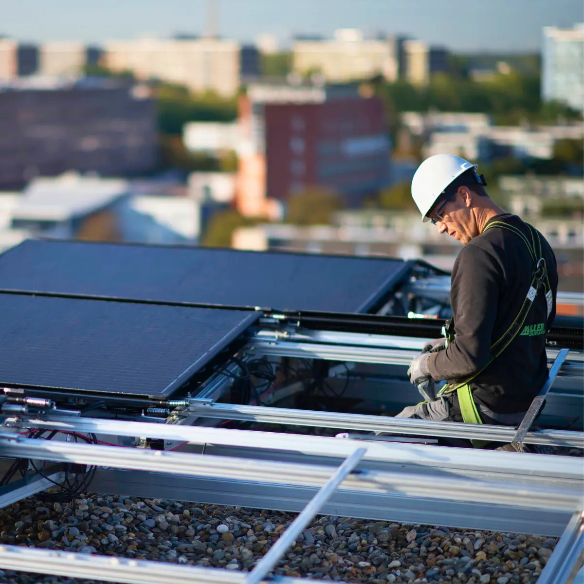Triple Solar Montage vom PVT-Anlage auf Flachdach