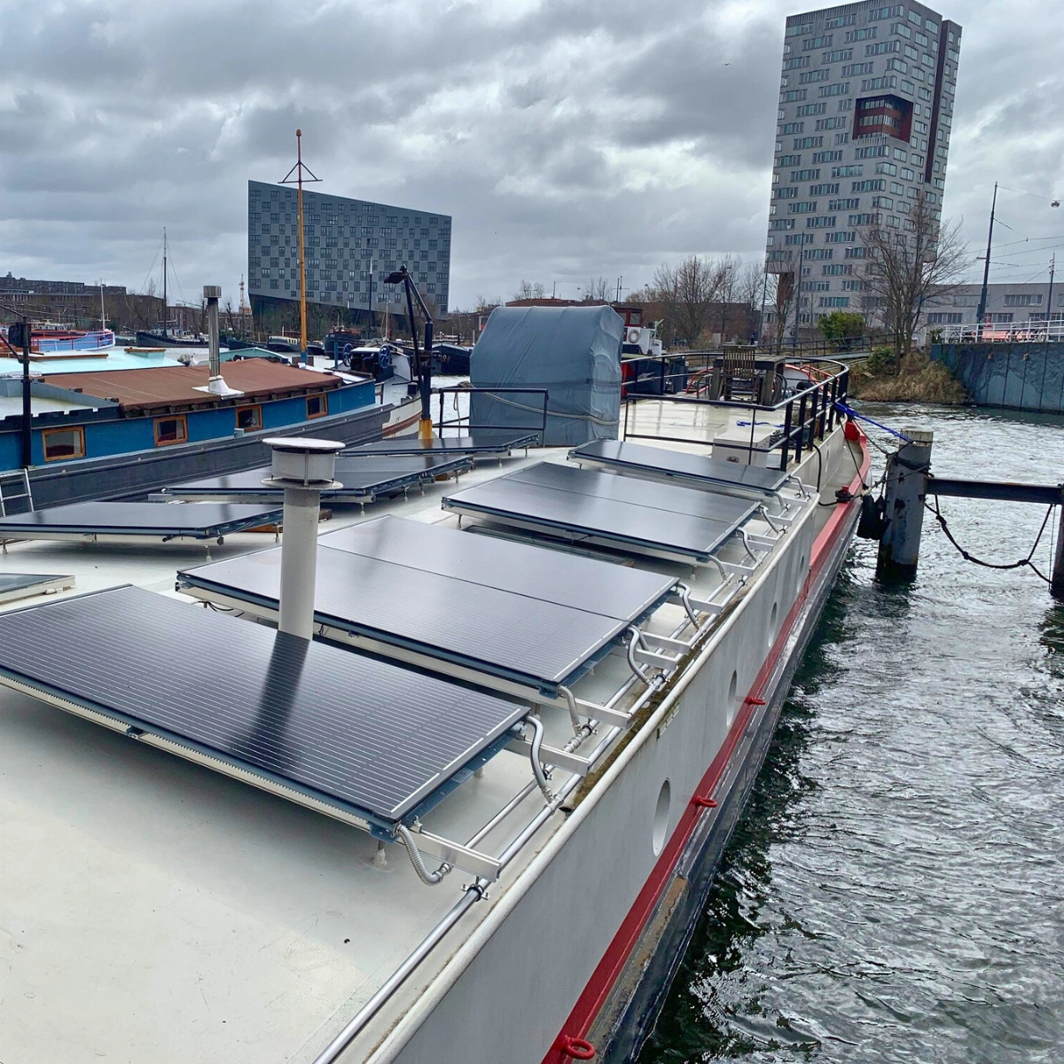 Triple Solar PVT-Anlage auf einem Boot