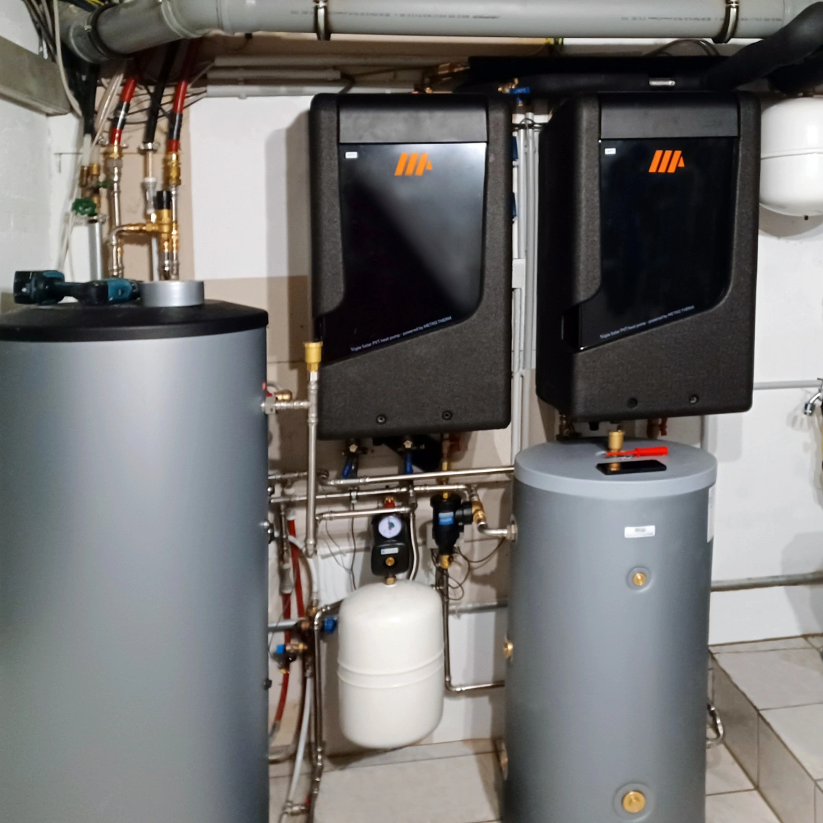 Triple Solar PVT-Wärmepumpe im Heizungskeller