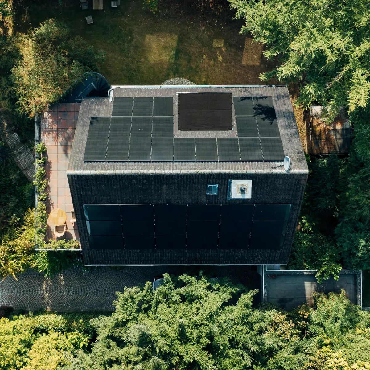 Dachansicht von Triple Solar PVT-Modulen